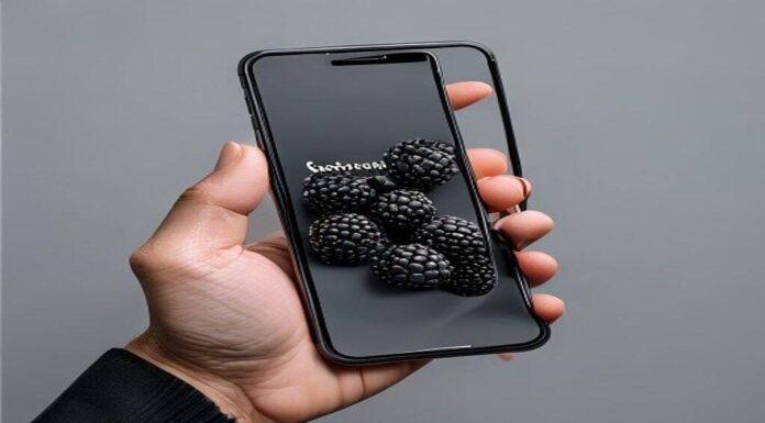Clicks shows off its BlackBerry-inspired phone in a new hands-on video Clicks shows off its BlackBerry-inspired phone in a new hands-on video